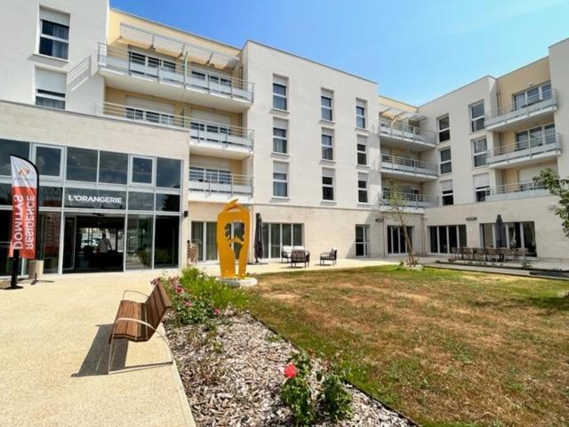 Aparthotel Domitys L'Orangerie Sens Esterno foto