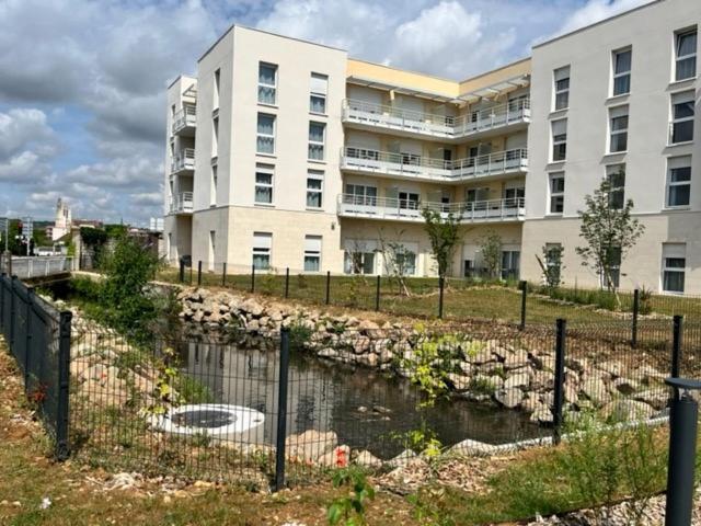 Aparthotel Domitys L'Orangerie Sens Esterno foto